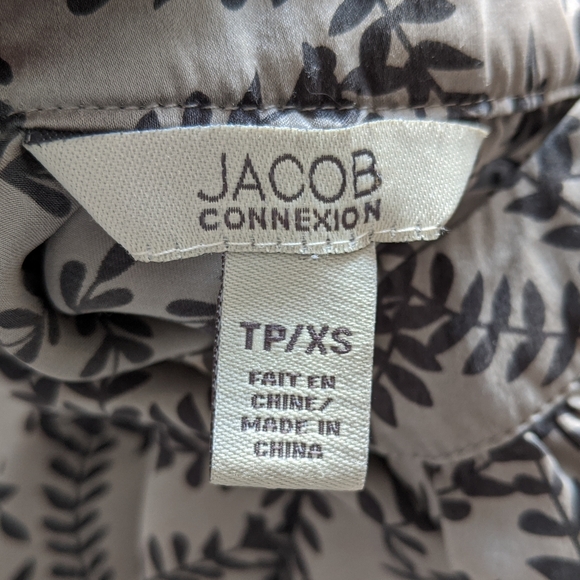 100% Silk Grey Ruffle Top - Picture 3 of 4